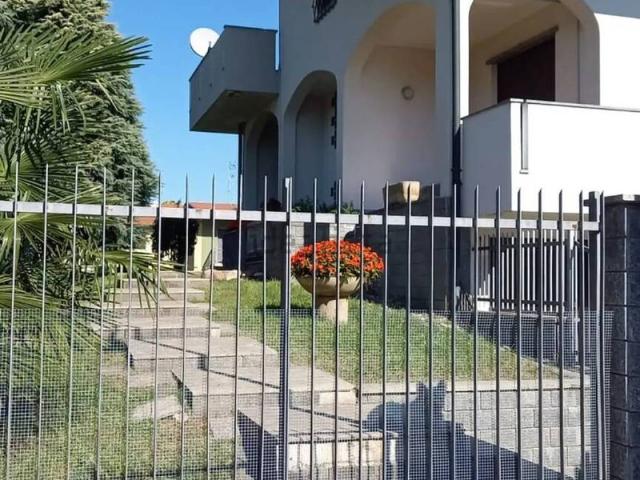 Villa Indipendente in vendita a Sedriano, Lombardia