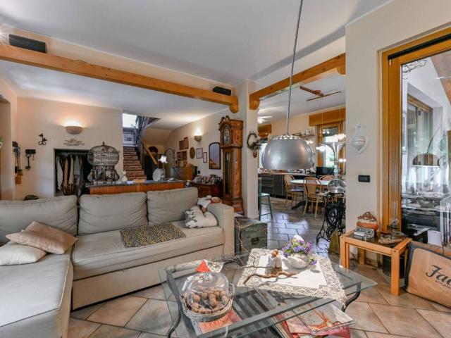 Villa Indipendente in vendita a Rovagnasco, Segrate