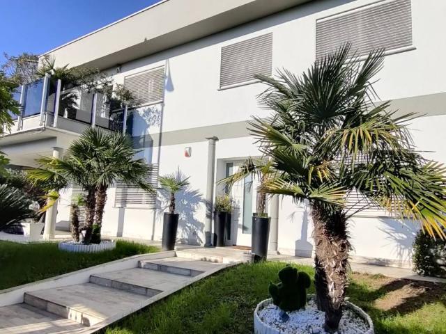 Villa Indipendente in vendita a Redecesio, Segrate