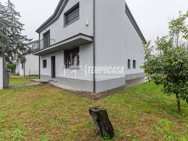 Villa Indipendente in vendita a Rovagnasco, Segrate