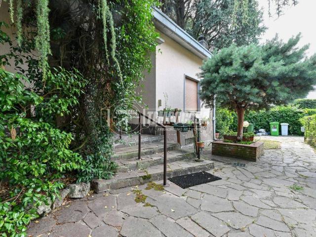 Villa Indipendente in vendita a Rovagnasco, Segrate