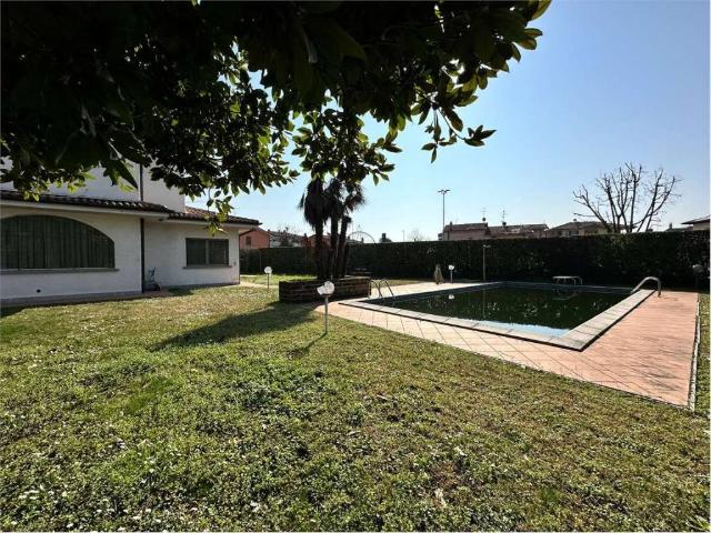 Villa Indipendente in vendita a Rovagnasco, Segrate