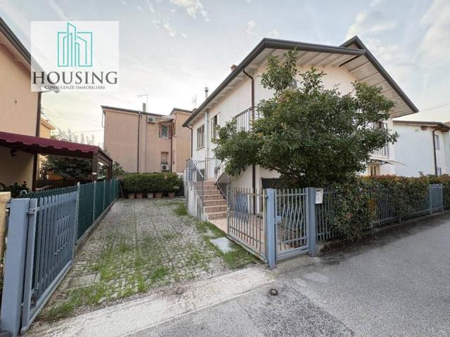 Villa Indipendente in vendita a Tencarola, Selvazzano Dentro