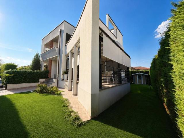 Villa Indipendente in vendita a Selvazzano Dentro, Veneto