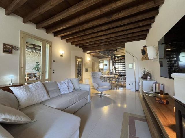 Villa Indipendente in vendita a Tencarola, Selvazzano Dentro