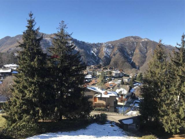 Villa Indipendente in vendita a Borgo storico Taramelli, Selvino