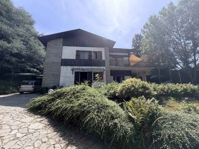 Villa Indipendente in vendita a Selvino, Lombardia
