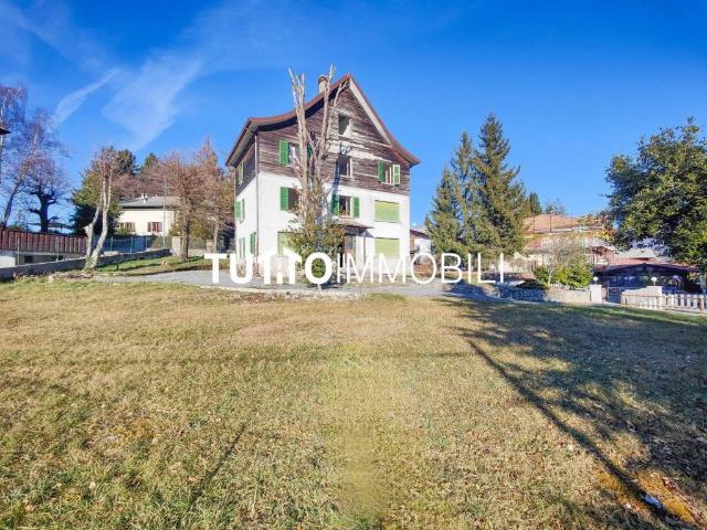 Villa Indipendente in vendita a Borgo storico Taramelli, Selvino