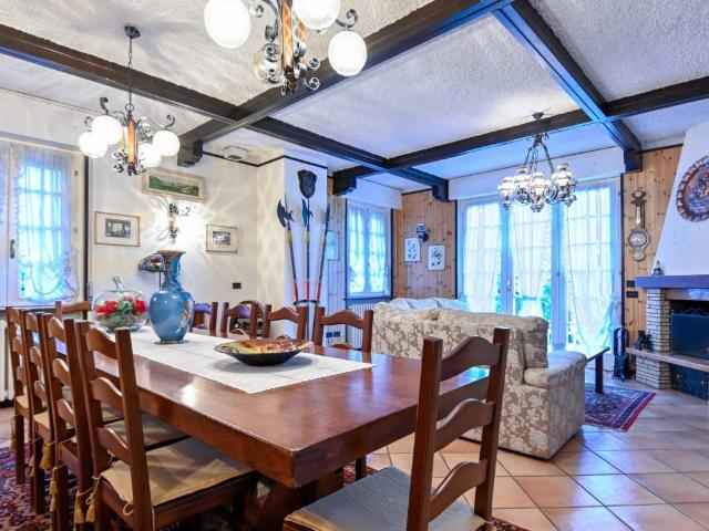 Villa Indipendente in vendita a Selvino, Lombardia
