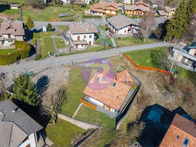 Villa Indipendente in vendita a Selvino, Lombardia