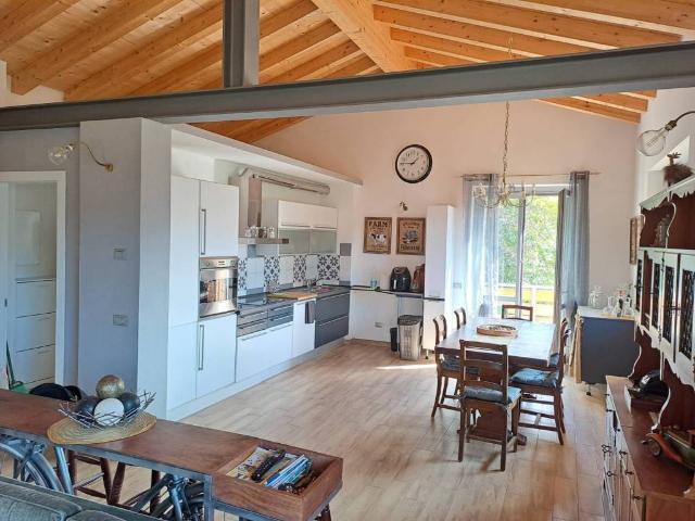 Villa Indipendente in vendita a Selvino, Lombardia