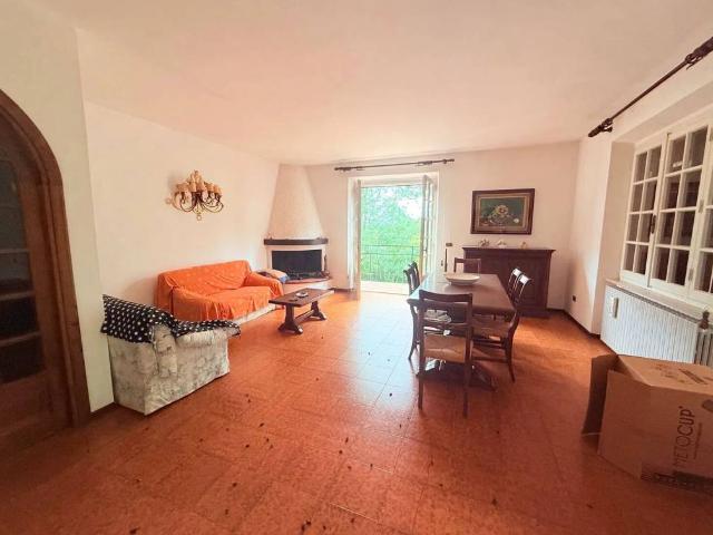 Villa Indipendente in vendita a Catabbio, Semproniano