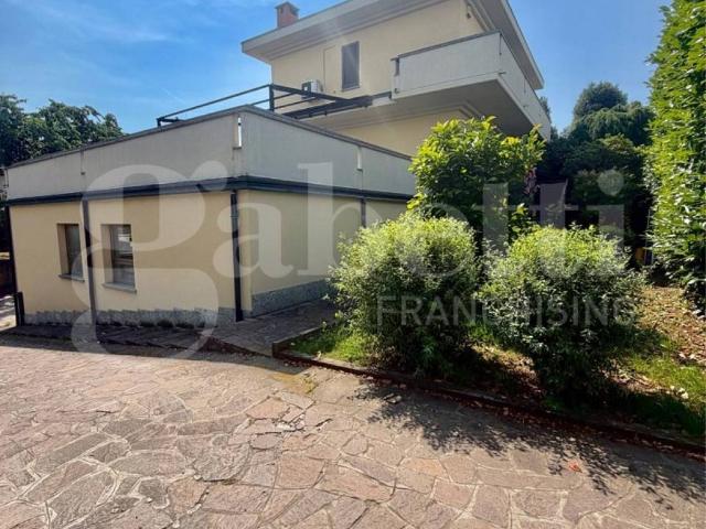 Villa Indipendente in vendita a Castelletto, Senago
