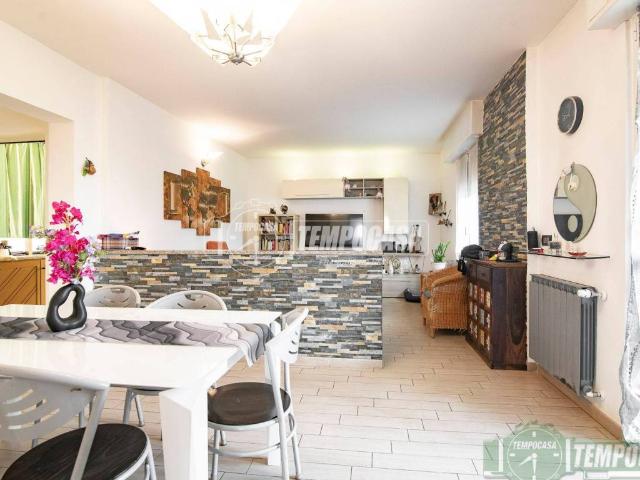 Villa Indipendente in vendita a Senago, Lombardia