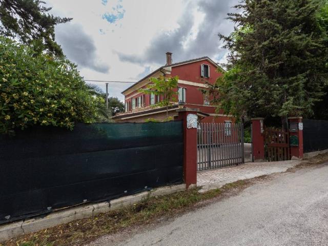 Villa Indipendente in vendita a Sant'Angelo, Marche