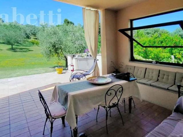 Villa Indipendente in vendita a Sant'Angelo, Marche