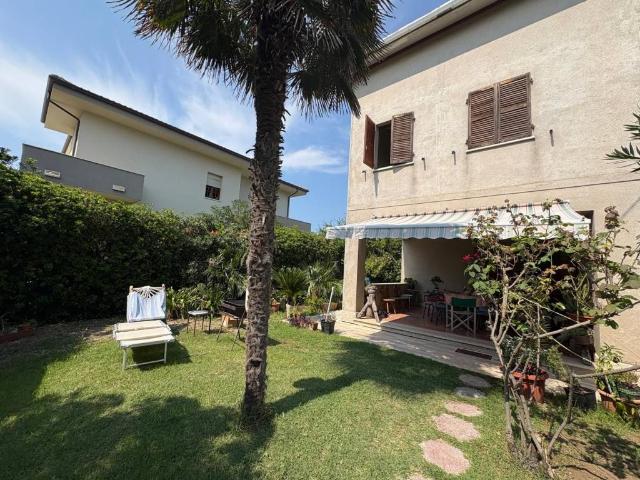 Villa Indipendente in vendita a Marzocchetta, Marche