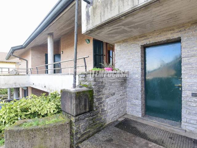 Villa Indipendente in vendita a Senna Comasco, Lombardia