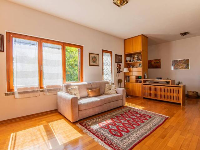 Villa Indipendente in vendita a Seravezza, Toscana