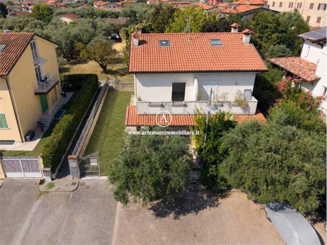 Villa Indipendente in vendita a Pozzi, Seravezza