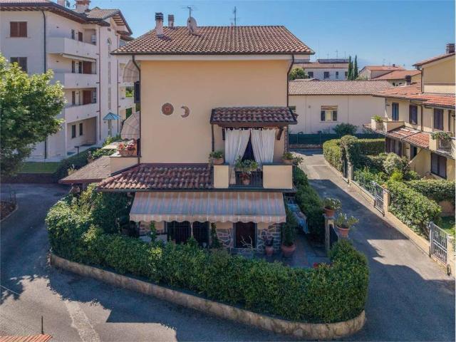 Villa Indipendente in vendita a Seravezza, Toscana