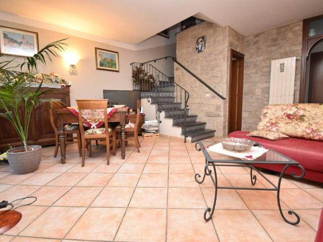 Villa Indipendente in vendita a Frasso, Seravezza