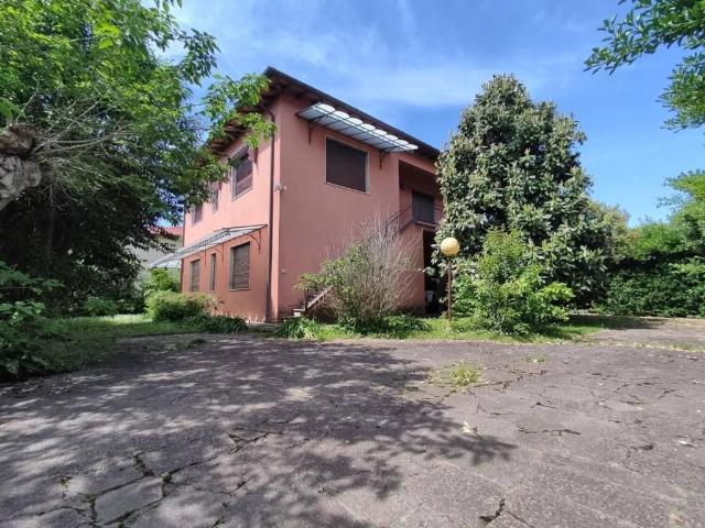 Villa Indipendente in vendita a Seravezza, Lucca
