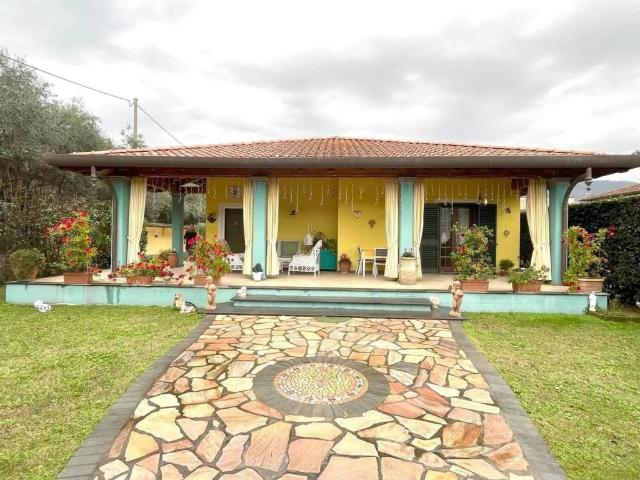 Villa Indipendente in vendita a Seravezza, Lucca