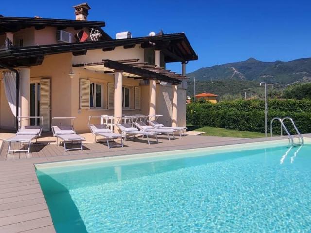 Villa Indipendente in vendita a Frasso, Seravezza