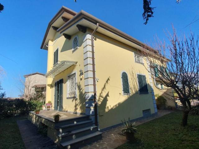 Villa Indipendente in vendita a Frasso, Seravezza