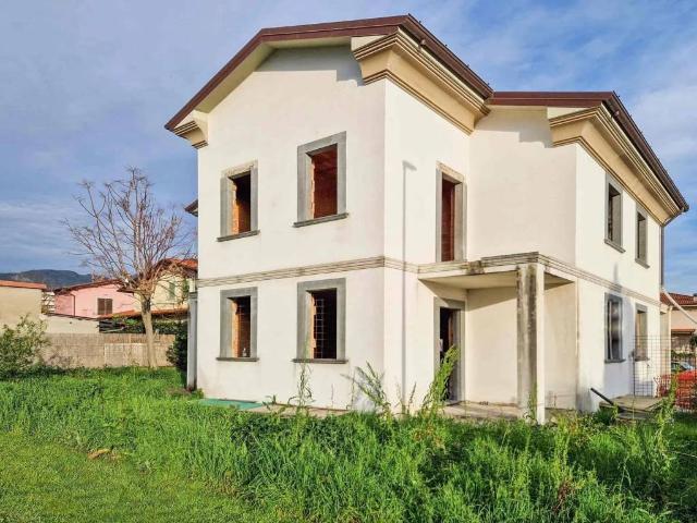 Villa Indipendente in vendita a Frasso, Seravezza