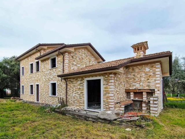 Villa Indipendente in vendita a Seravezza, Toscana