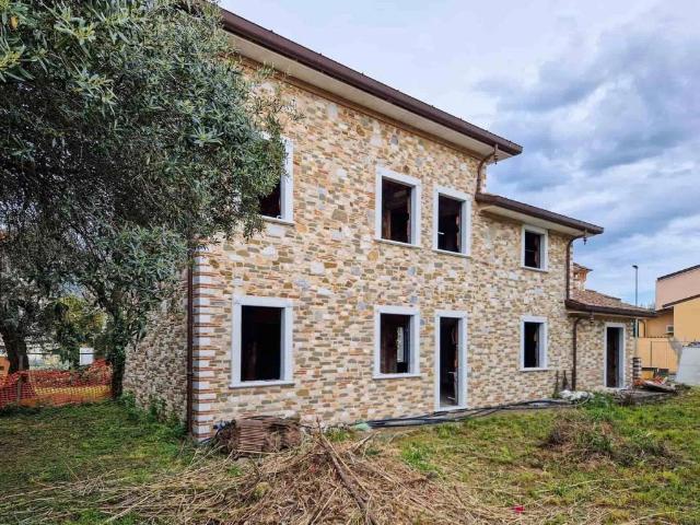 Villa Indipendente in vendita a Seravezza, Toscana
