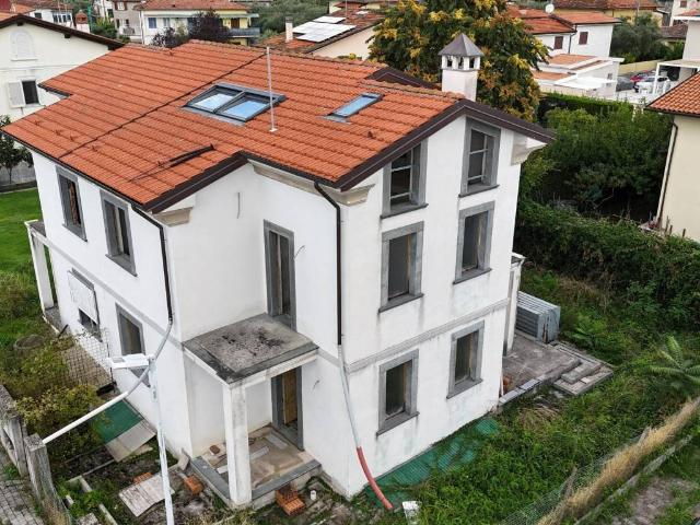 Villa Indipendente in vendita a Frasso, Seravezza