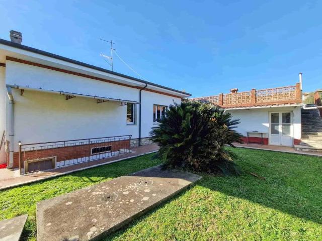 Villa Indipendente in vendita a Pozzi, Seravezza