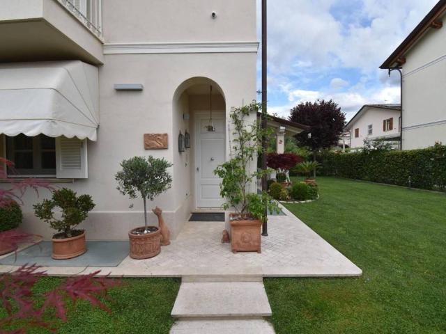 Villa Indipendente in vendita a Frasso, Seravezza