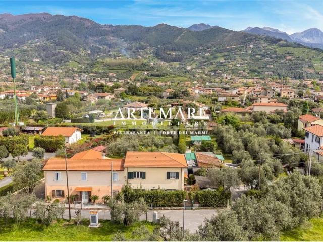 Villa Indipendente in vendita a Seravezza, Toscana