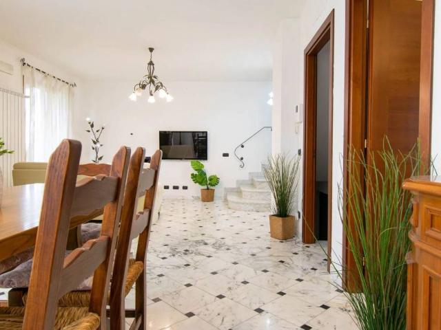 Villa Indipendente in vendita a Frasso, Seravezza