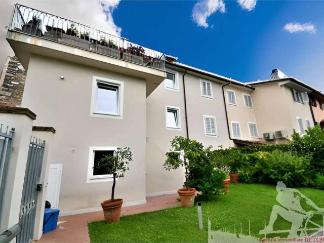 Villa Indipendente in vendita a Seravezza, Toscana