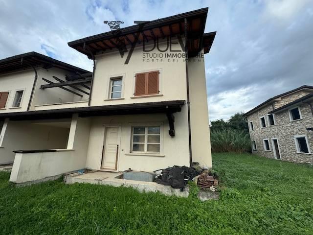 Villa Indipendente in vendita a Querceta, Seravezza