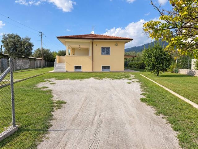 Villa Indipendente in vendita a Querceta, Seravezza