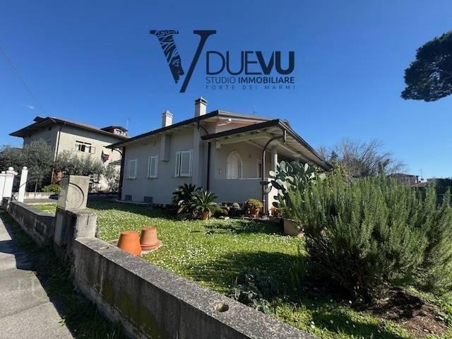 Villa Indipendente in vendita a Querceta, Seravezza