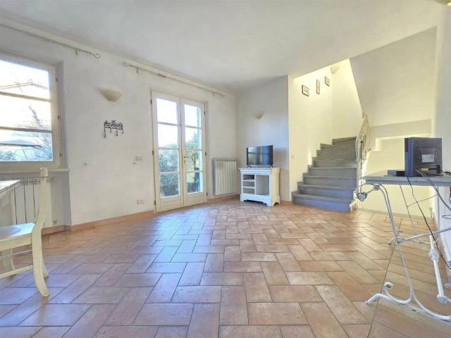Villa Indipendente in vendita a Frasso, Seravezza
