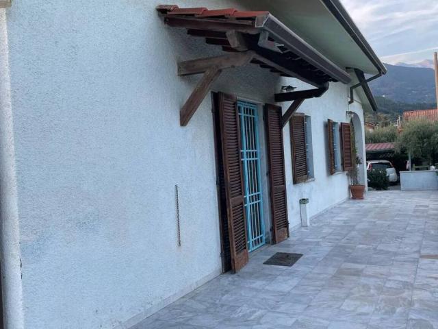 Villa Indipendente in vendita a Seravezza, Toscana