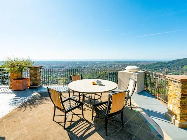 Villa Indipendente in vendita a Seravezza, Toscana