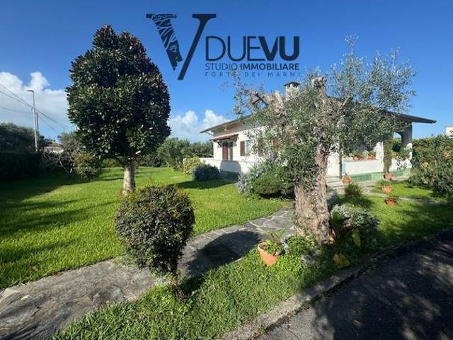 Villa Indipendente in vendita a Seravezza, Toscana