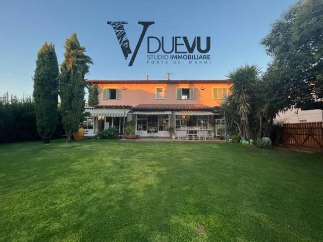 Villa Indipendente in vendita a Seravezza, Toscana