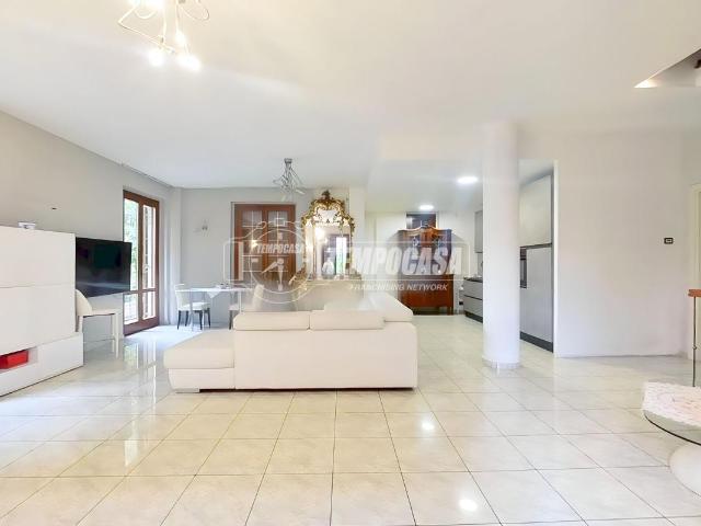 Villa Indipendente in vendita a San Salvatore, Seregno