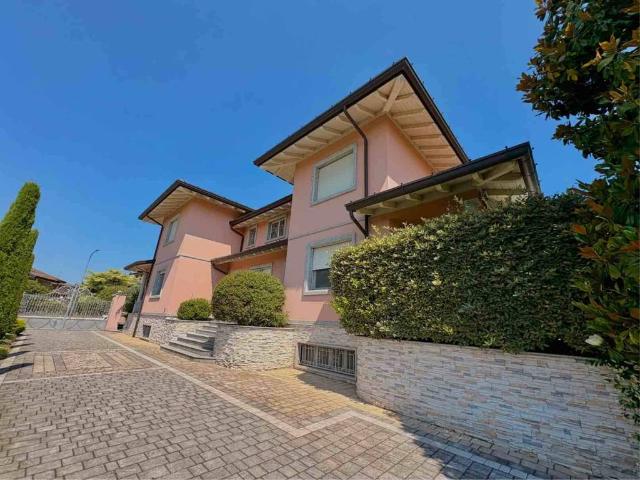 Villa Indipendente in vendita a Santa Valeria, Seregno