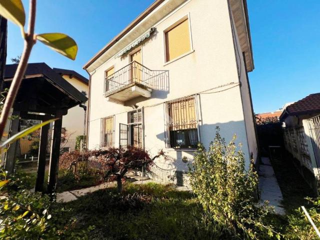 Villa Indipendente in vendita a San Carlo, Seregno